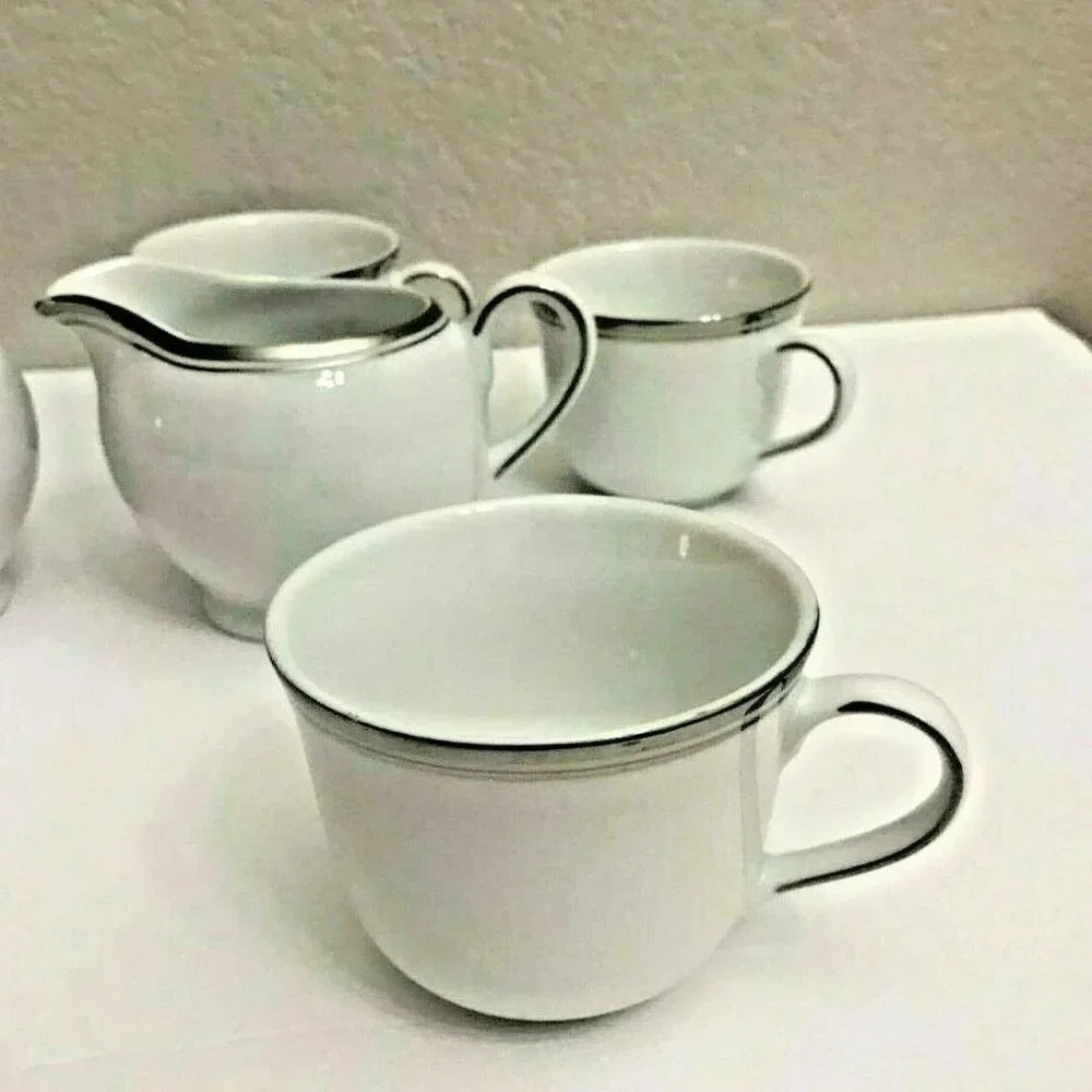 Royal Doulton Fine Platinum Collection Tea Set - Picture 3 of 4